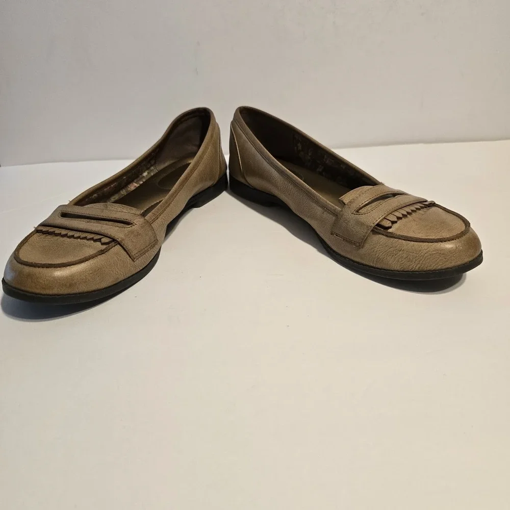 Tan Faux Leather Penny Loafers with Floral Lining and Fringe Detail 7.5‎